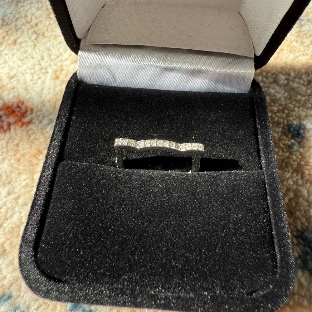 14k White Gold Diamond Cat Stackable Ring Size 6